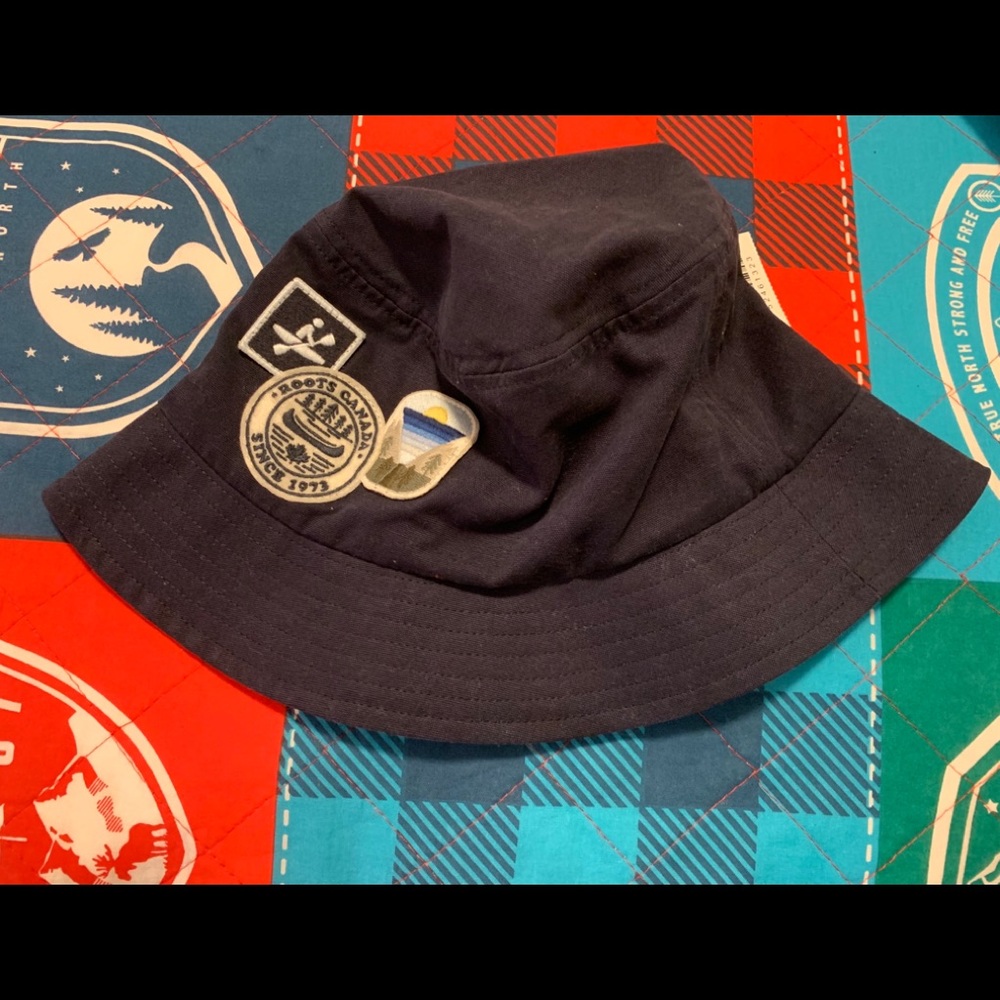 NWT Roots Canada Navy Twill Patches Bucket Hat